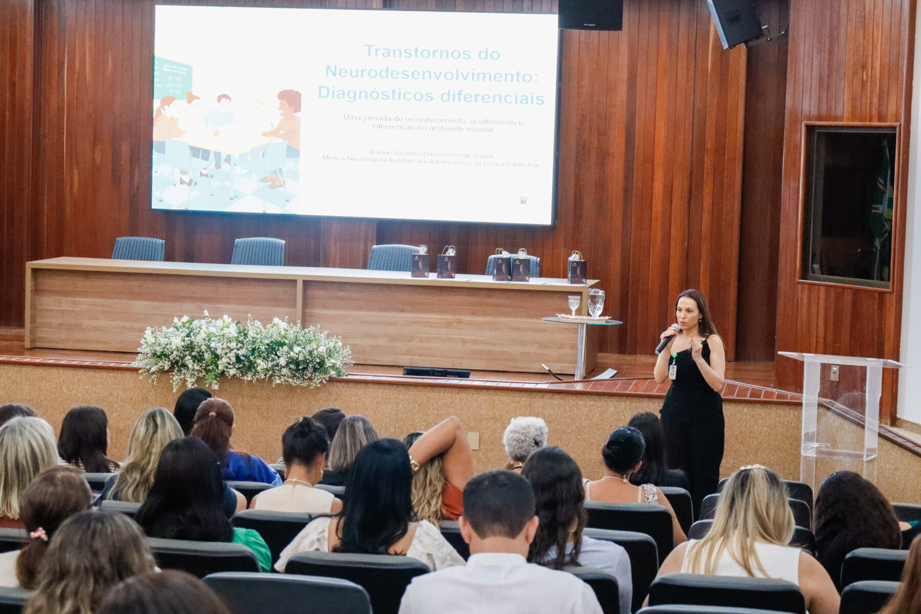 Com a formação, os professores puderam se aprofundar sobre o processo de aprendizagem de crianças com deficiência intelectual (Foto Klysman Prado).jpg